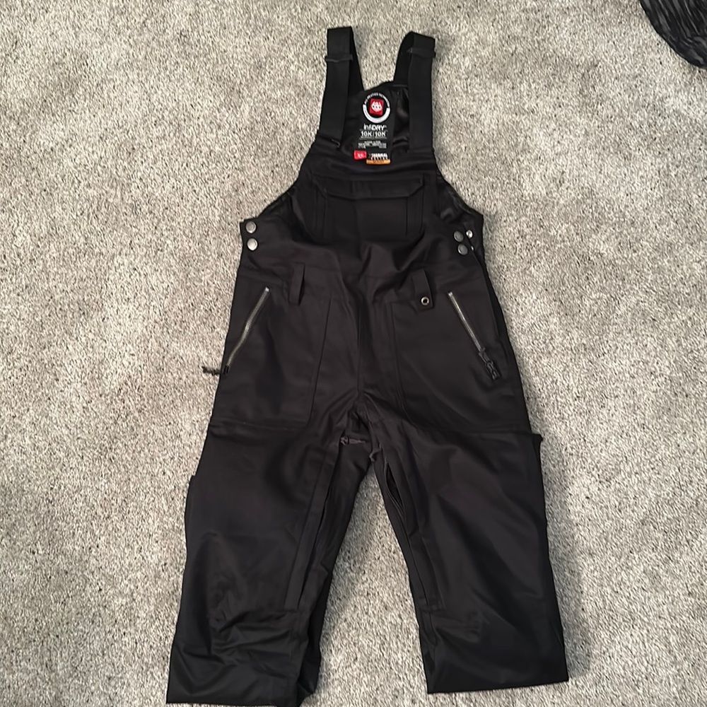 Women’s classic waterproof black bib in XS